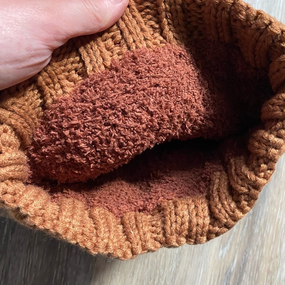 CC Burnt Orange Knit Beanie Hat with Faux Fur Pom Cozy Warm - Picture 3 of 5